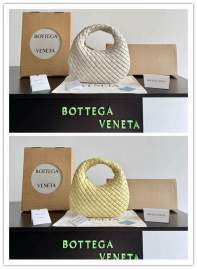 Picture of Bottega Veneta Handbags _SKUfw240692540fw